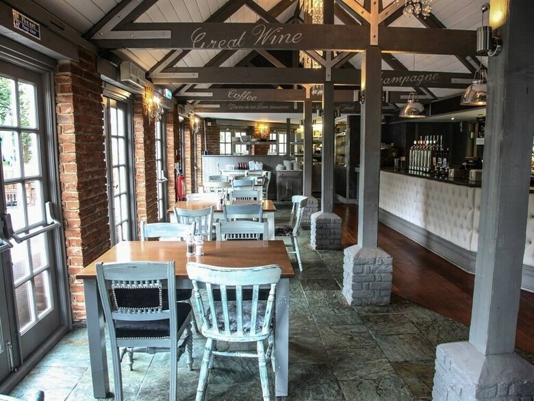 Posada The Riverside Inn