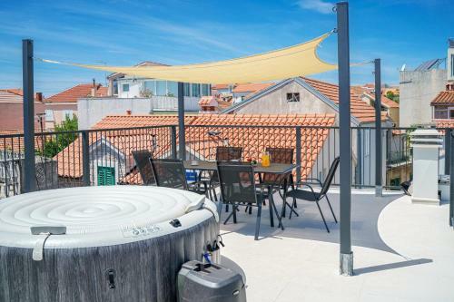 Apartamentos Heritage Residence In Center With Pool