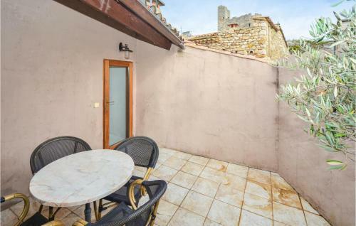 Beautiful Home In Aigu�ze With 5 Bedrooms