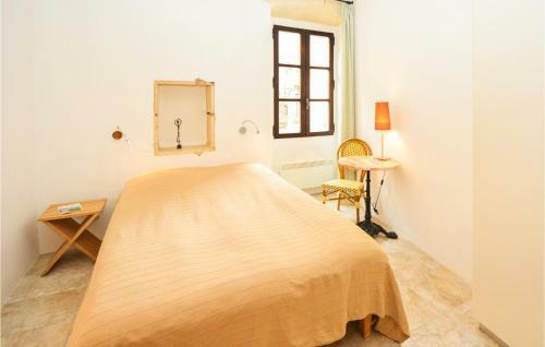 Beautiful Home In Aigu�ze With 5 Bedrooms