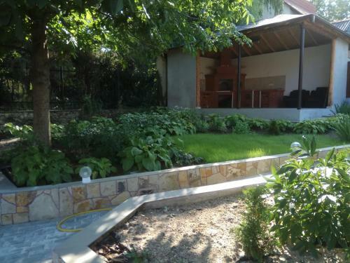 Villa Slovac House With A Garden And Fireplace