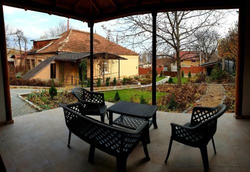 Villa Slovac House With A Garden And Fireplace