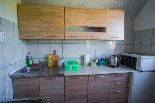 Vukovi? Accommodation