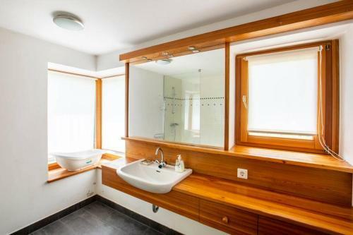 Quiet, Spacious House Near The Center (5 Min)