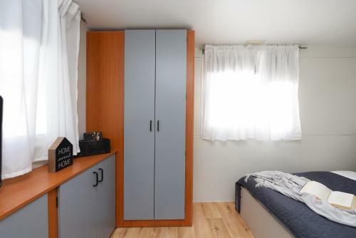 Mia Mobile Home With Jacuzzi