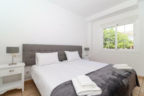 4 Br House In Benahavis Centre, Costa Del Sol