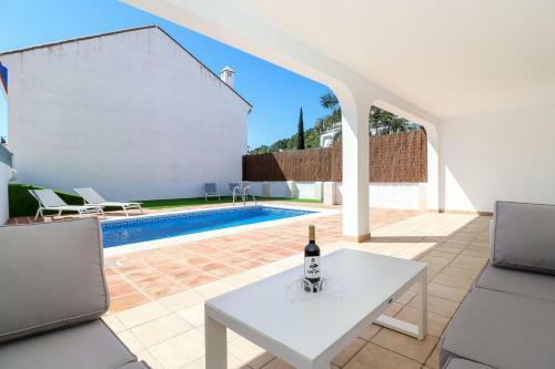 4 Br House In Benahavis Centre, Costa Del Sol