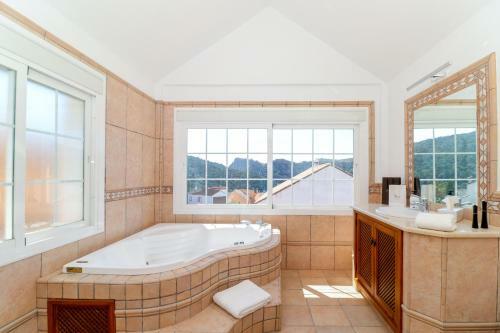 4 Br House In Benahavis Centre, Costa Del Sol