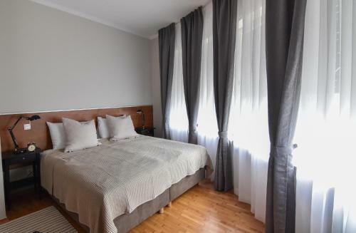 Karlo Main Square Apartments