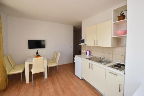 Apartments With A Parking Space Zubovici, Pag - 15342