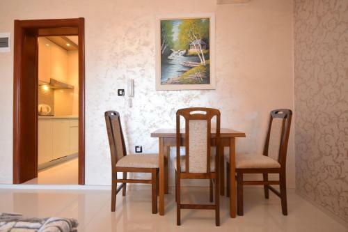 Apartments Daki