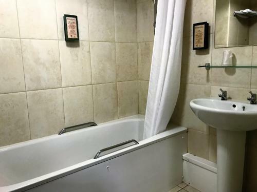 Sandpiper Hotel & Restaurant