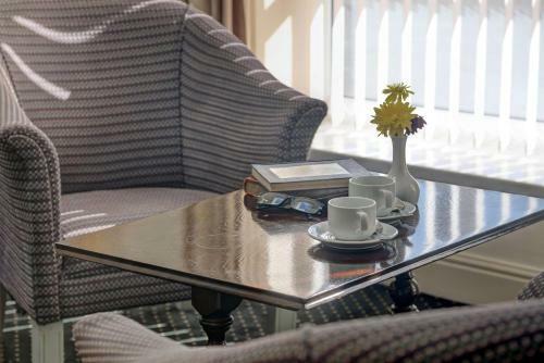 Sandpiper Hotel & Restaurant