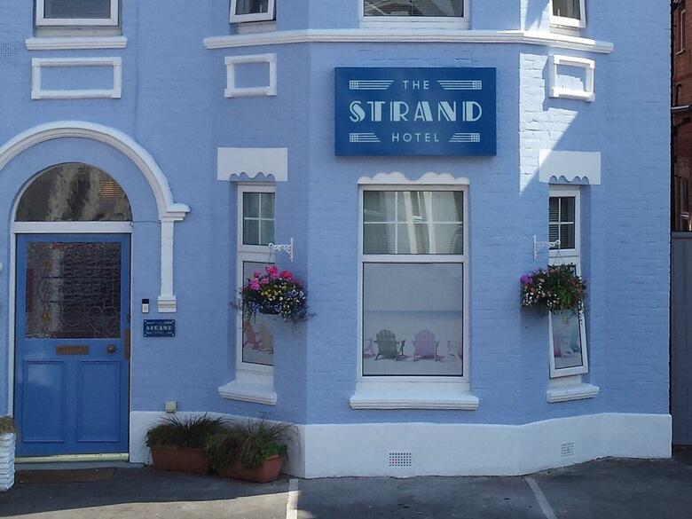 Hostal The Strand Hotel