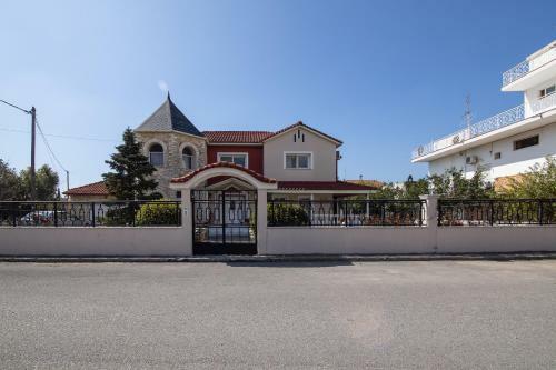 Victorian Style With Greek Finesse Villa