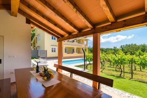 Villa Green Holiday