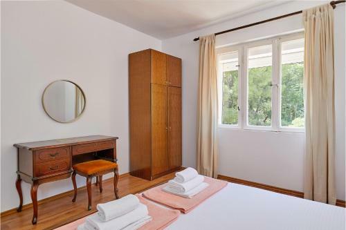 Hostal Mediterranean Holiday House & Apartments