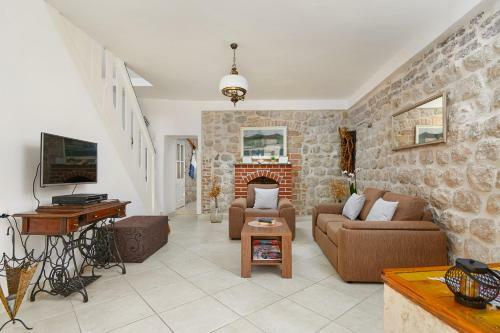 Hostal Mediterranean Holiday House & Apartments