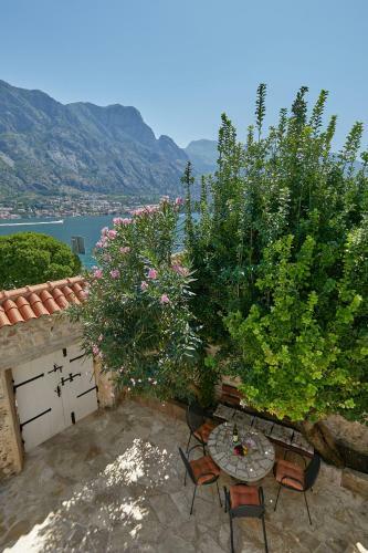 Hostal Mediterranean Holiday House & Apartments