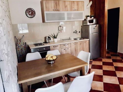 Hostal Mediterranean Holiday House & Apartments