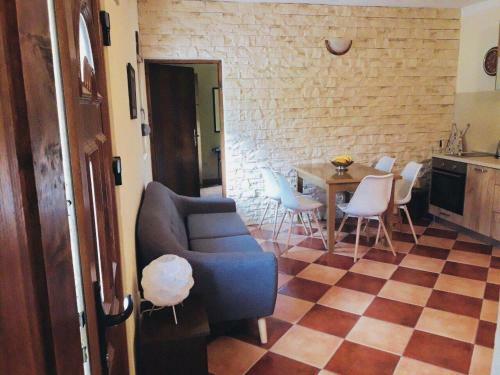 Hostal Mediterranean Holiday House & Apartments