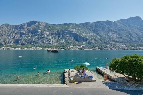 Hostal Mediterranean Holiday House & Apartments