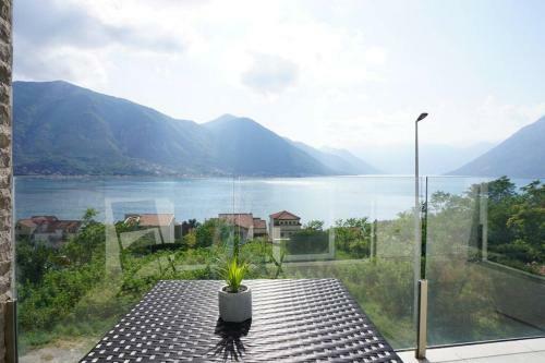 Apartamento Modern Apt In Dobrota W/ Great Bay Views