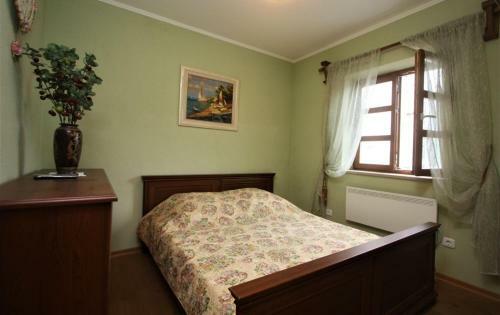 Antique 3 Br House Next To Admiral