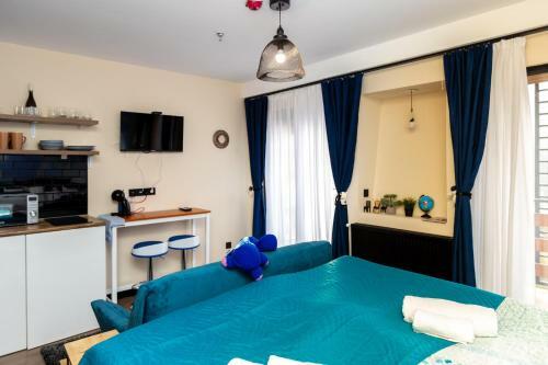 Stylish Studio Apartment With Balcony