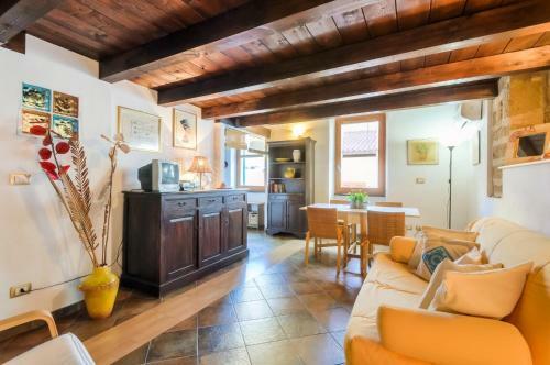 Apartamento Emerald, Stylish Home! In Centro, Tranquillo, 100 Metri Al Mare! Alghero