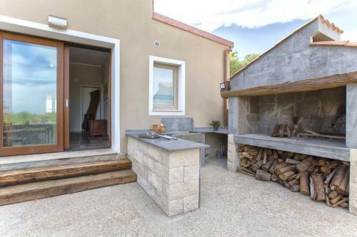 Villa Indipendente A Ridosso Della Spiaggia Per 12 Persone