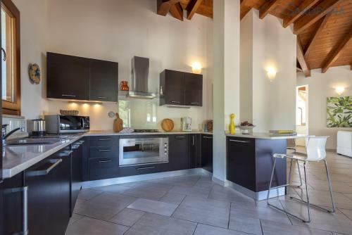 Villa Verde Con Piscina Indipendente Con 5 Camere E 4 Bagni