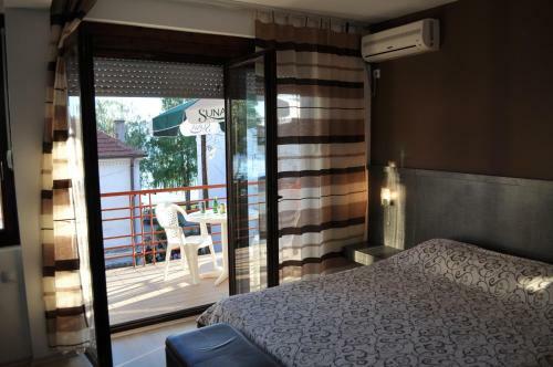 Hostal Villa White Lake