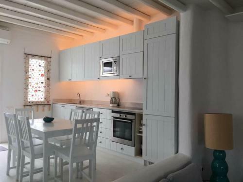 Beautiful Villa In Mykonos With Shared Swimming Pool