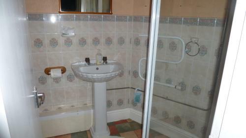 Hostal Whitehall Guest House