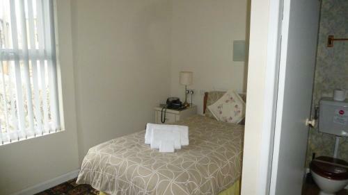 Hostal Whitehall Guest House