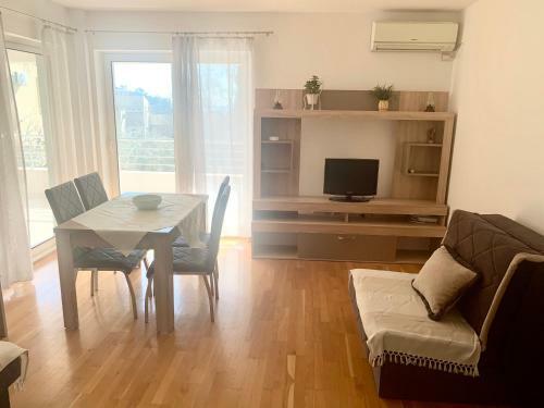 Sunday Apartment Petrovac