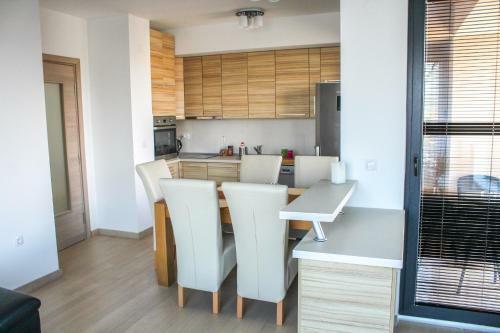 High End Apartments In Diamond Garden Building