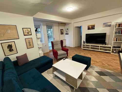 Piano Apartment With Garden In Aerodrom
