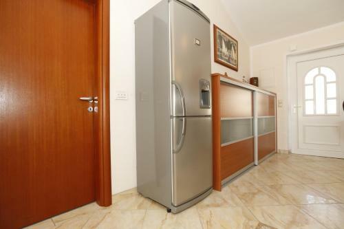 Apartment Bojan With Terrace And Sea View