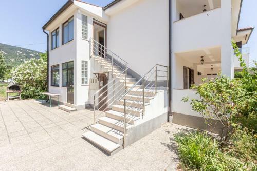 Apartment Beti With Balcony