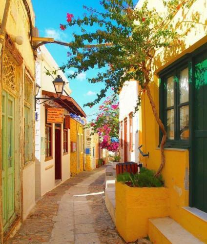 Traditional Medieval Stone House In "ano Syros"