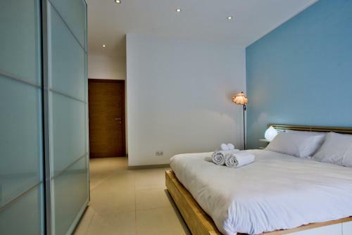 Bright And Central 2 Bedroom Apartment In Sliema