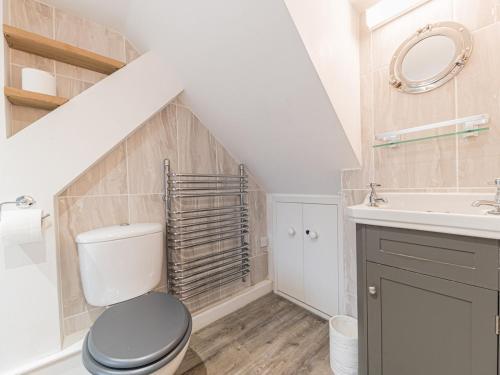 Pass The Keys Compact 2 Bed, 2 Bath With Amazing Views & Parking