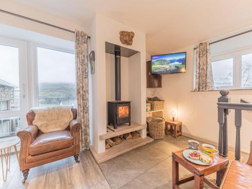 Pass The Keys Compact 2 Bed, 2 Bath With Amazing Views & Parking