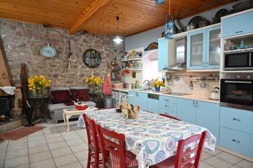 Kalavrita Winter Retreat - Homely Spacious Chalet