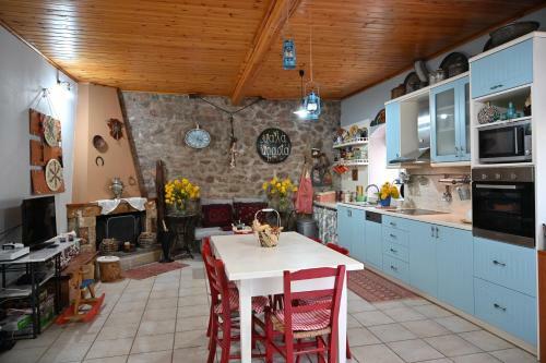 Kalavrita Winter Retreat - Homely Spacious Chalet