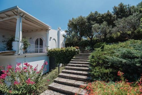 Villa La Rosinella - Exclusive Views & Location