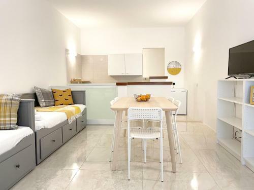 Ground Floor Central Valletta Home With Own Entrance