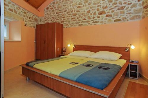 Apartment Menego A2 Bol-center, Croatia